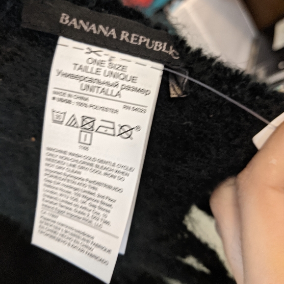 Banana Republic scarf 🧣 - Picture 3 of 4